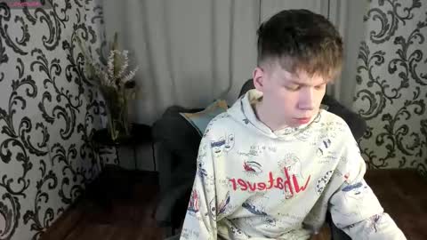 elliot_mars_ online show from 10/19/25, 05:57