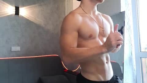 Snapshot of elliot_muscle04 chatting on 09/18/25, 06:37 elliot_muscle04 online show from 09/18/25, 06:37
