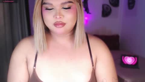Snapshot of ellise_husson chatting on 05/16/26, 11:46 Ellise online show from 05/16/26, 11:46