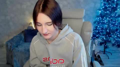 Snapshot of ellisjoy chatting on 12/19/25, 10:44 Ellis online show from 12/19/25, 10:44