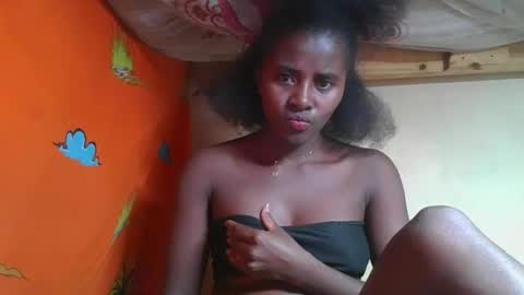 Snapshot of ellodi chatting on 05/19/26, 02:01 Ellodi online show from 05/19/26, 02:01