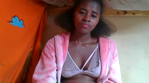 Snapshot of ellodi chatting on 05/21/26, 03:46 Ellodi online show from 05/21/26, 03:46