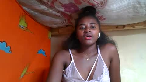 Snapshot of ellodi chatting on 05/27/26, 04:59 Ellodi online show from 05/27/26, 04:59