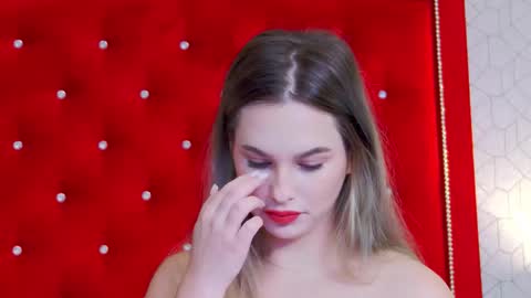 Elsa Jean online show from 11/05/25, 03:06