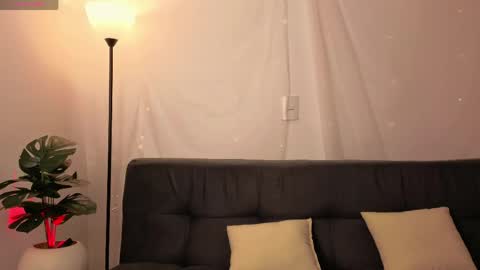 Snapshot of elly_g chatting on 05/20/26, 01:56 elly online show from 05/20/26, 01:56