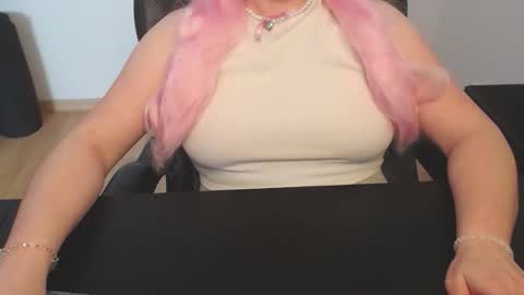 Elly online show from 04/07/26, 03:45