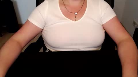 Elly online show from 06/04/26, 02:23