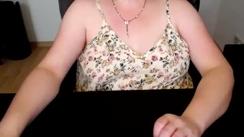 Elly online show from 06/22/26, 11:18