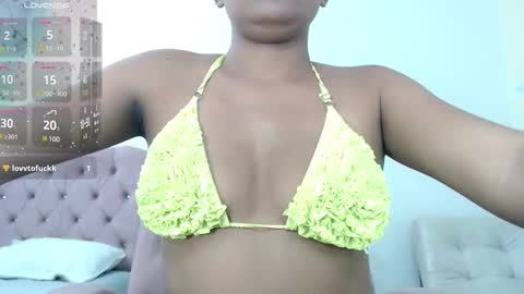 Snapshot of elly_willis chatting on 12/12/24, 10:42 Elly online show from 12/12/24, 10:42