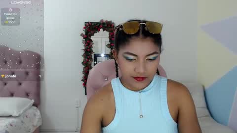 Snapshot of elly_willis chatting on 12/17/24, 03:06 Elly online show from 12/17/24, 03:06