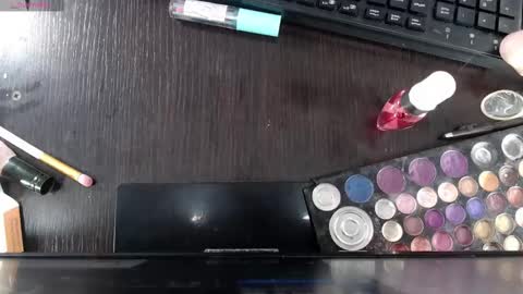 Snapshot of elly_willis chatting on 12/24/24, 03:49 Elly online show from 12/24/24, 03:49