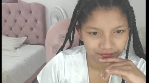 Snapshot of elly_willis chatting on 01/01/25, 10:13 Elly online show from 01/01/25, 10:13