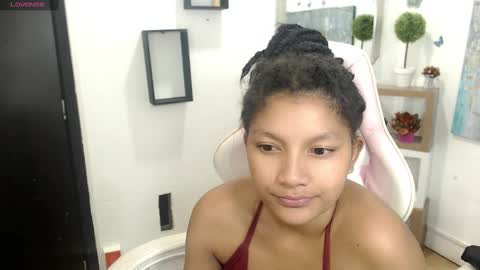 Snapshot of elly_willis chatting on 02/17/25, 03:36 Elly online show from 02/17/25, 03:36