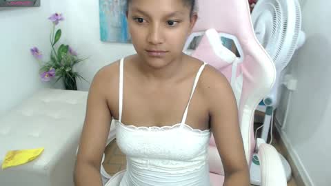 Snapshot of elly_willis chatting on 02/23/25, 08:22 Elly online show from 02/23/25, 08:22