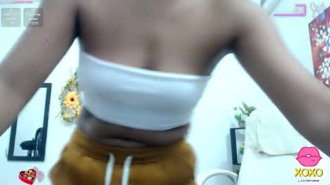 Snapshot of elly_willis chatting on 10/10/25, 03:22 Elly online show from 10/10/25, 03:22