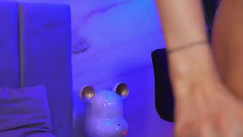 Elly online show from 04/09/26, 01:38