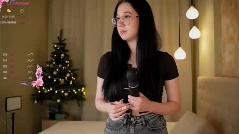 Snapshot of ellymury chatting on 12/17/25, 03:07 Elly online show from 12/17/25, 03:07