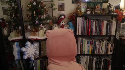 Snapshot of ellynaomi chatting on 12/20/25, 11:12 Elly Naomi online show from 12/20/25, 11:12