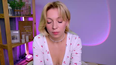 Elly online show from 12/02/25, 03:01