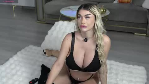 Elly online show from 10/13/25, 05:02