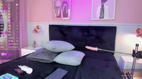 Elodie  online show from 10/29/25, 01:35