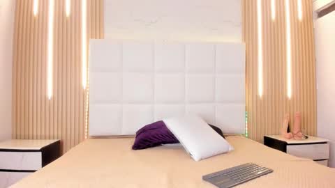 elody_rousse online show from 02/04/26, 12:22