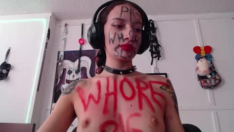 Snapshot of eloise_brown_ chatting on 01/14/25, 09:41 Chelsea Please help me to reach 100 thumbs up online show from 01/14/25, 09:41