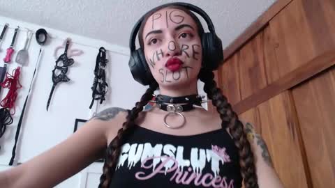 Snapshot of eloise_brown_ chatting on 01/20/25, 09:32 Chelsea Please help me to reach 100 thumbs up online show from 01/20/25, 09:32