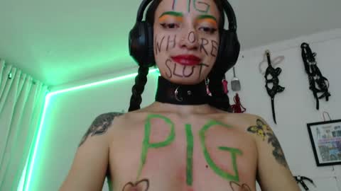 Snapshot of eloise_brown_ chatting on 01/22/25, 01:20 Chelsea Please help me to reach 100 thumbs up online show from 01/22/25, 01:20