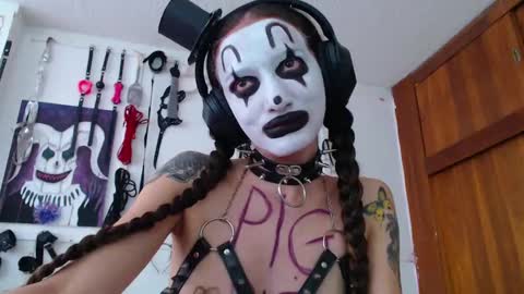 Snapshot of eloise_brown_ chatting on 01/30/25, 09:36 Chelsea Please help me to reach 100 thumbs up online show from 01/30/25, 09:36