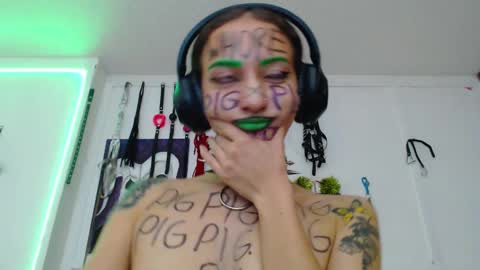 Snapshot of eloise_brown_ chatting on 02/06/25, 10:32 Chelsea Please help me to reach 100 thumbs up online show from 02/06/25, 10:32