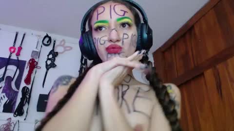 Snapshot of eloise_brown_ chatting on 02/15/25, 11:03 Chelsea Please help me to reach 100 thumbs up online show from 02/15/25, 11:03