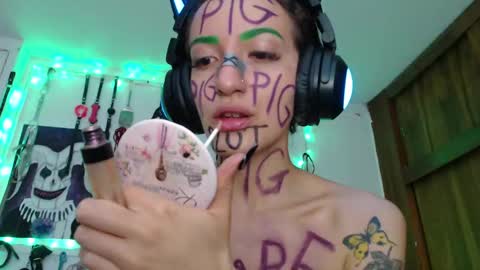 Snapshot of eloise_brown_ chatting on 03/09/25, 01:56 Chelsea Please help me to reach 100 thumbs up online show from 03/09/25, 01:56