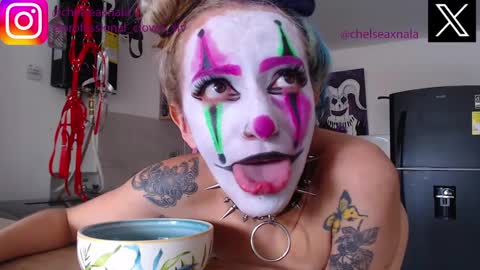 Snapshot of eloise_brown_ chatting on 09/16/25, 07:59 Chelsea Please help me to reach 100 thumbs up online show from 09/16/25, 07:59