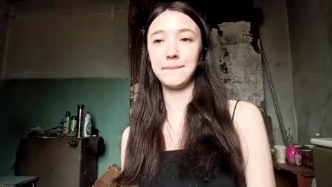 Snapshot of elouisevallian chatting on 06/22/26, 03:25 Elara online show from 06/22/26, 03:25