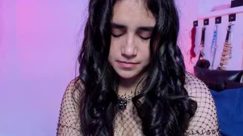 elowen_halley1 online show from 02/15/26, 07:32