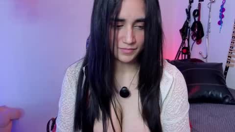 elowen_halley1 online show from 04/10/26, 07:40