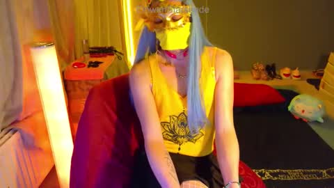 ElowenStarshade online show from 04/17/26, 08:12