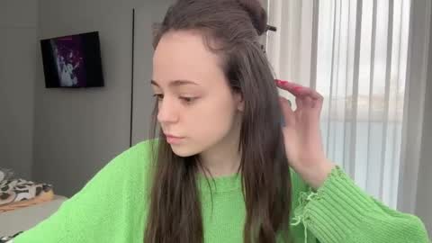 Snapshot of elowynx chatting on 04/08/26, 10:15 Milana online show from 04/08/26, 10:15