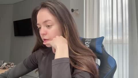 Snapshot of elowynx chatting on 04/11/26, 10:08 Milana online show from 04/11/26, 10:08