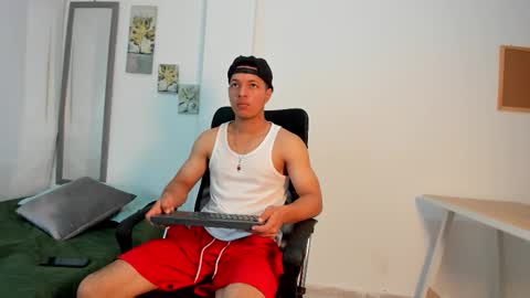 Snapshot of elpekas247 chatting on 03/27/26, 02:06 elpekas247 online show from 03/27/26, 02:06