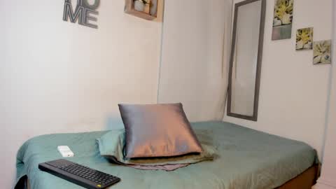 Snapshot of elpekas247 chatting on 04/08/26, 02:39 elpekas247 online show from 04/08/26, 02:39