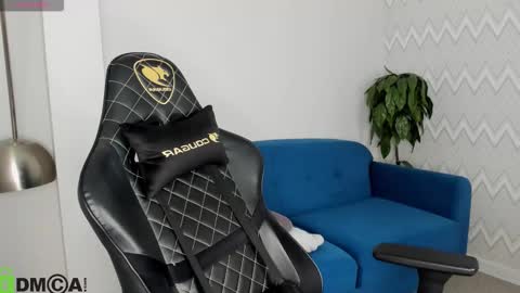 elsa_carterr online show from 10/20/25, 08:37