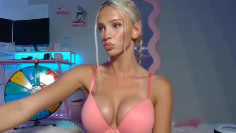 elsa_may online show from 04/14/26, 12:16