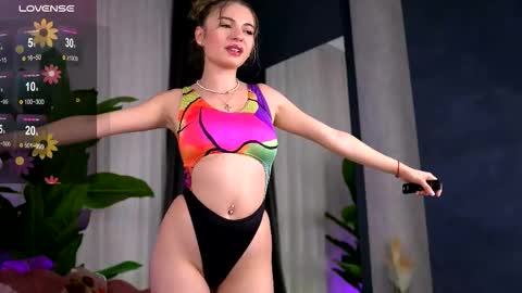 Snapshot of elsasolace chatting on 09/29/25, 10:03 Adina online show from 09/29/25, 10:03