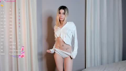 Snapshot of elswythbareford chatting on 10/15/25, 04:51 Elizabeth online show from 10/15/25, 04:51