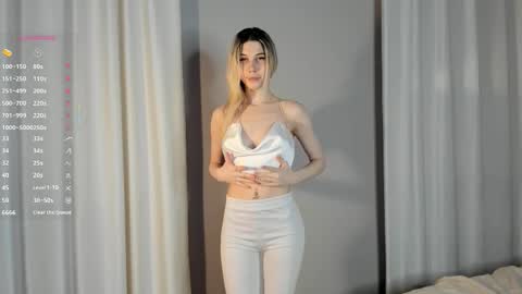 Snapshot of elswythbareford chatting on 10/25/25, 04:35 Elizabeth online show from 10/25/25, 04:35