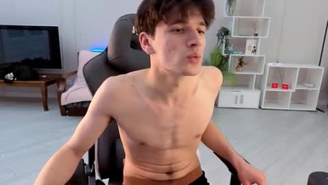 Elvano online show from 09/30/25, 08:08