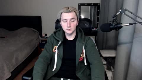 Elvin Vaenight online show from 10/21/25, 12:44