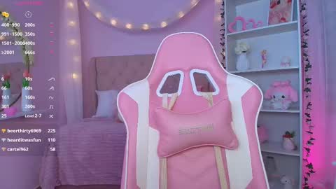 Snapshot of ely_cherry18 chatting on 03/05/25, 03:29 Ely online show from 03/05/25, 03:29